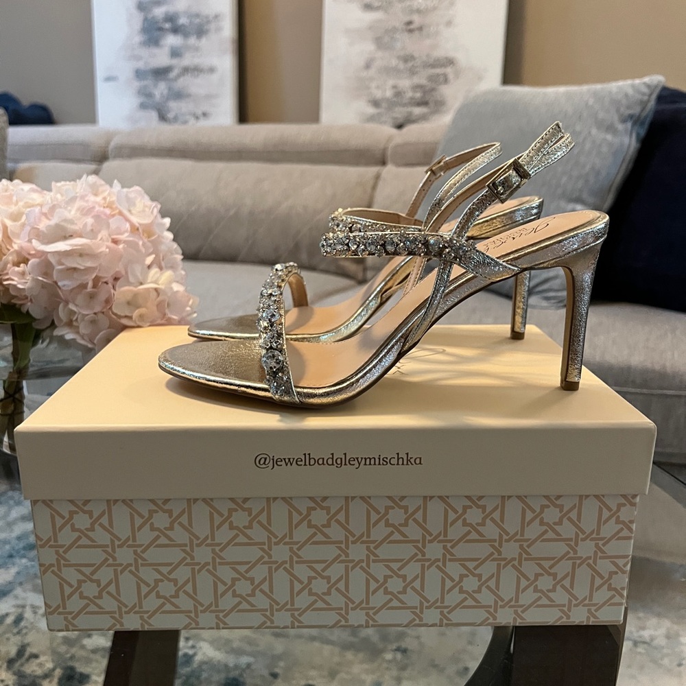 BRAND NEW Jewel Badgley Mischa Donna size 8 light gold - Picture 4 of 6